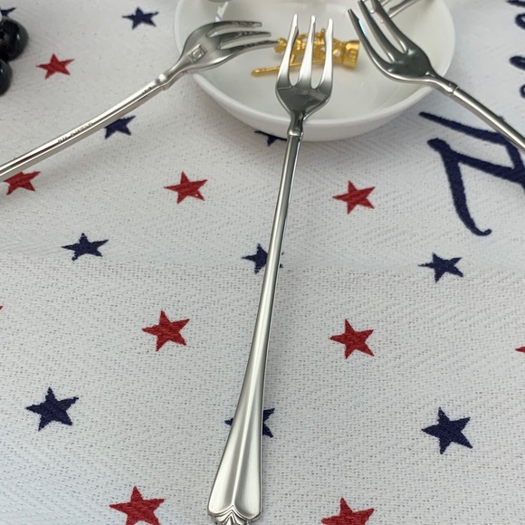 Oneida Juilliard Cocktail/Oyster Forks Set/6 Stainless Steel 18/10 NWOT - Picture 6 of 7